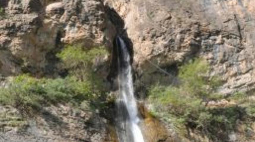 Ağa&ccedil;dibi Şelalesi'nin Yolu Yapılacak