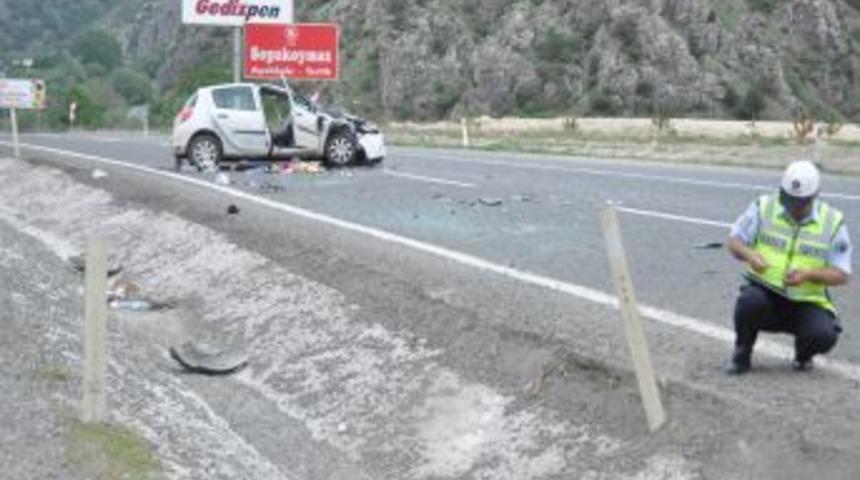K&uuml;tahya'da Trafik Kazası: 1 &Ouml;l&uuml;, 1 Yaralı