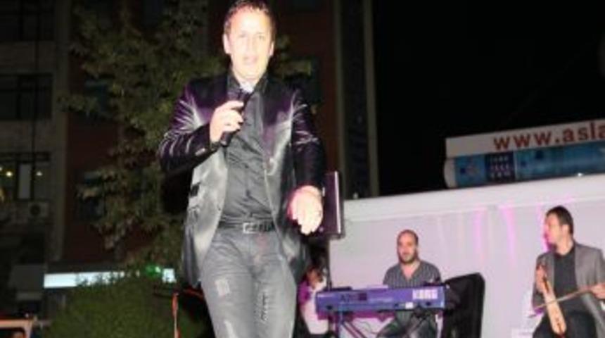Gebze Cumhuriyet Meydanı'nda Gen&ccedil;lik Coşkusu D&uuml;zenlendi