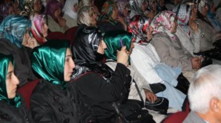 10 Yaşındaki Bet&uuml;l, Okuduğu Naat Ile Duygulandırdı