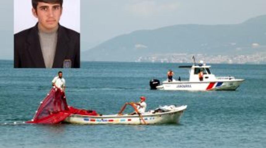 G&ouml;ldeki topu almak isterken boğuldu