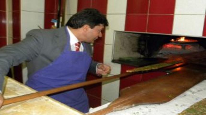 Fırıncı K&uuml;reğini Eline Alan Rekt&ouml;rler Cıvıklı Pişirdi