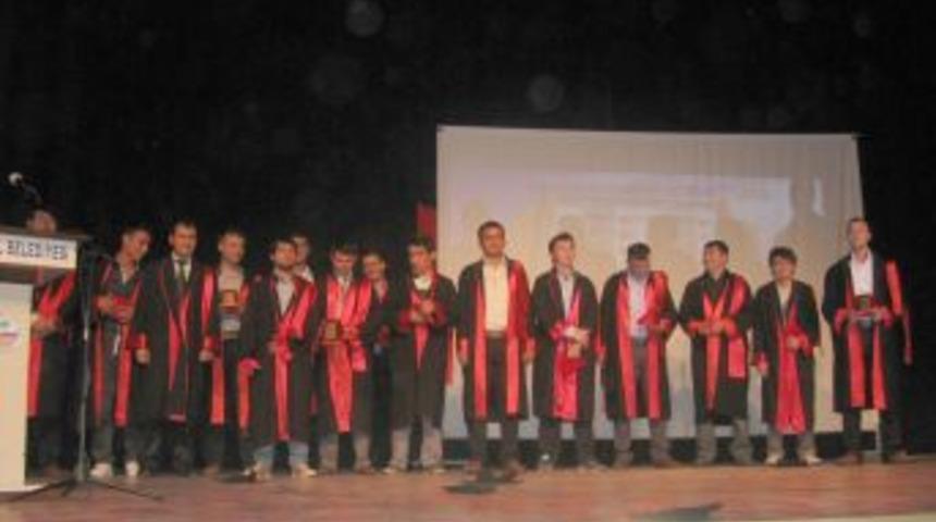 Turhal Eğitim Derneği Mezuniyet T&ouml;reni D&uuml;zenledi