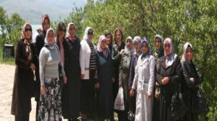 Ak Parti'den Anneler G&uuml;n&uuml; Kutlaması