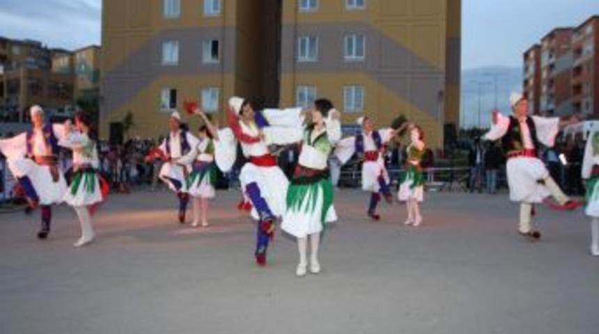 Uluslararası &Ccedil;ayırova Folklor Festivali Başlıyor