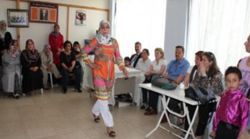 Kursiyerlerden &Ccedil;iğk&ouml;fteli Defile