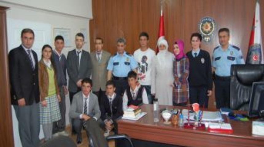 G&uuml;roymaklı &Ouml;ğrencilerden Şehit Ailesine Anlamlı Yardım