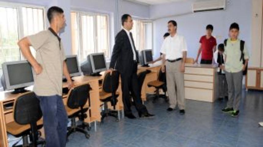 Diyarbakır Valisi Toprak, Saldırıya Uğrayan Yurdu Ziyaret Etti