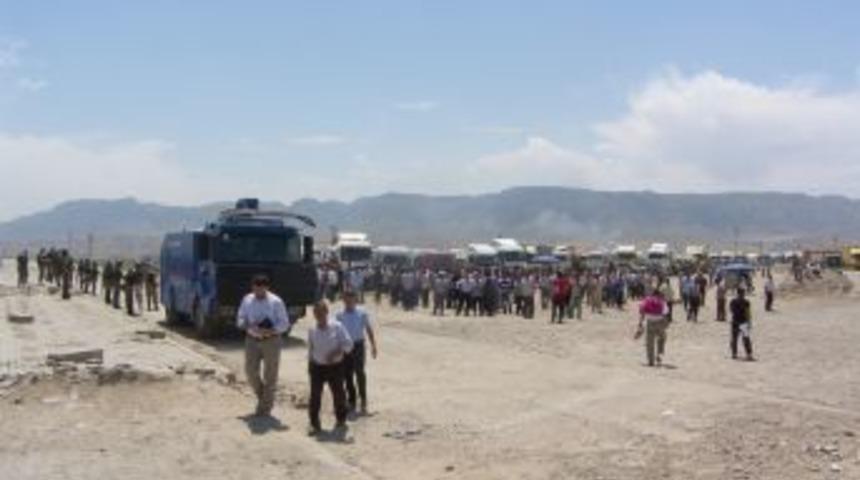 Habur Sınır Kapısı&rsquo;nda Irak'a Davullu Zurnalı Protesto