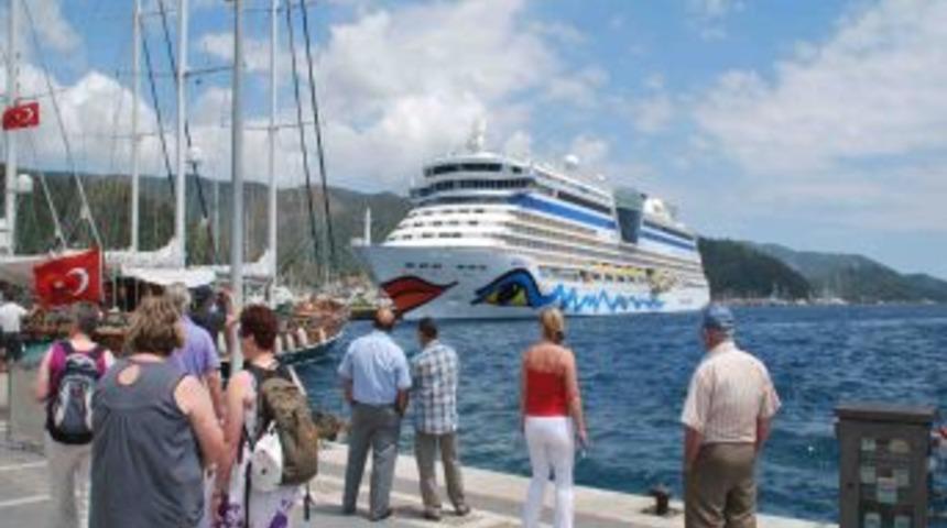 Dev Yolcu Gemisi 'aida Diva' Marmaris'te