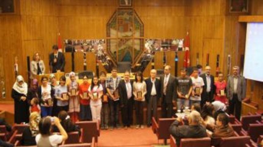 Yarışmada Derece Elde Eden &Ouml;ğrenciler &Ouml;d&uuml;llendirildi