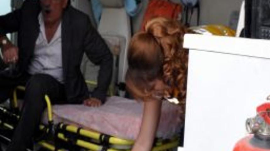 Adliye &Ouml;n&uuml;nde Bı&ccedil;aklı Kavga: 2 Yaralı