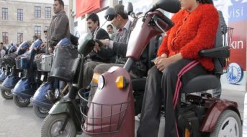 Hollandalı Gurbet&ccedil;ilerin G&ouml;nderdiği Ak&uuml;l&uuml; Ara&ccedil;lar Dağıtıldı