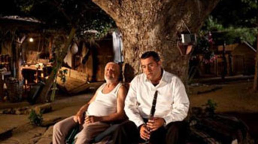 Şarkıcı Demet, klarnet&ccedil;i Ata