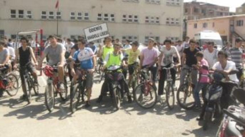 &Ouml;demişli Gen&ccedil;lerden Bisiklet Şenliği