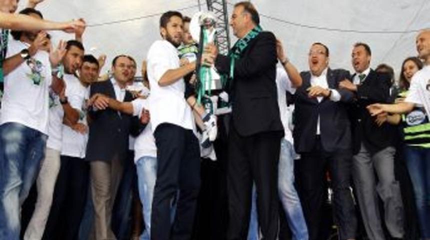 Akhisar Belediyespor, Şampiyonluk Kupasını Aldı