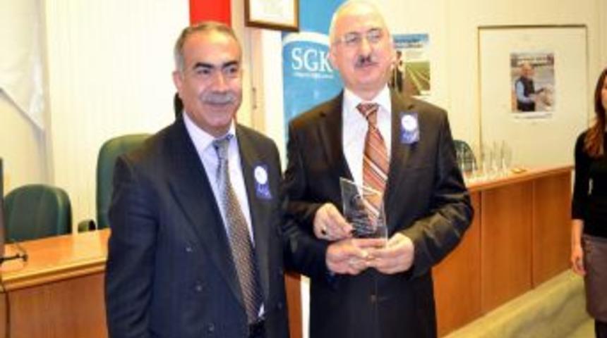 Sosyal G&uuml;venlik Haftası Nedeniyle İşadamlarına Plaket Verildi