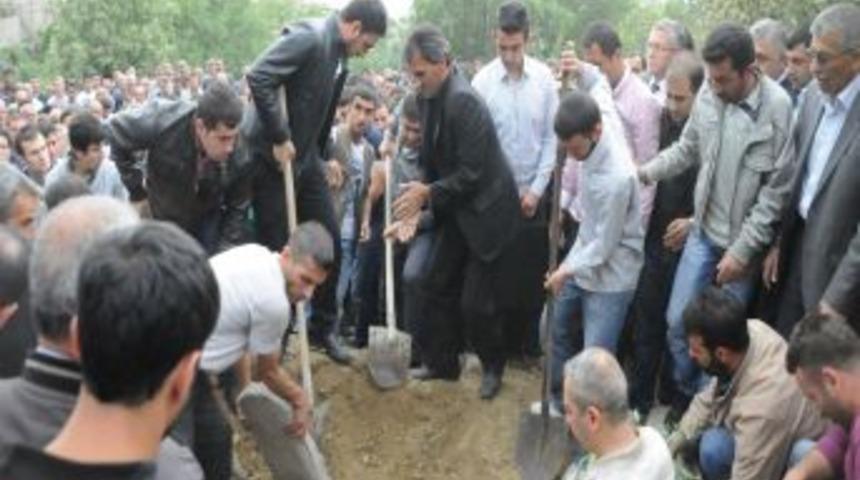 Kılın&ccedil;'ın Cenazesi Şırnak B&uuml;y&uuml;k Mezarlığa Defnedildi