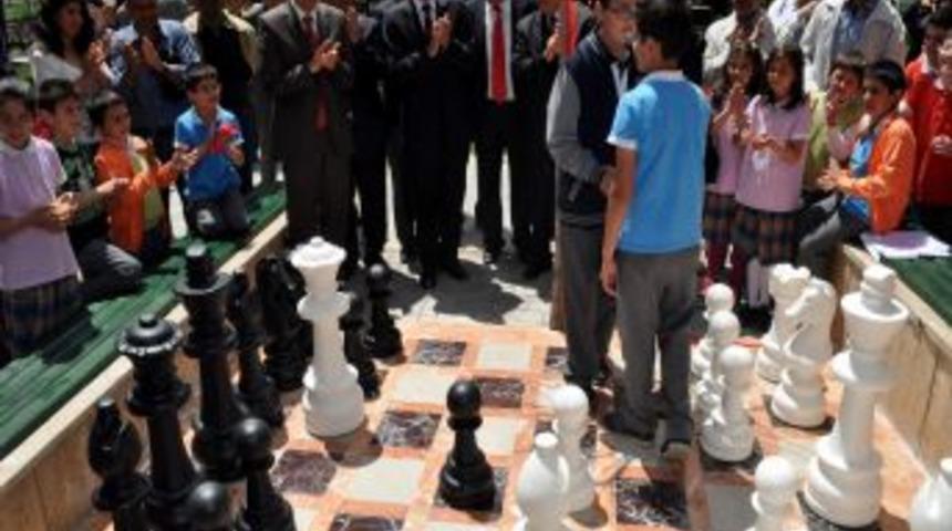 Sivas'ta Satran&ccedil; Parkı A&ccedil;ıldı