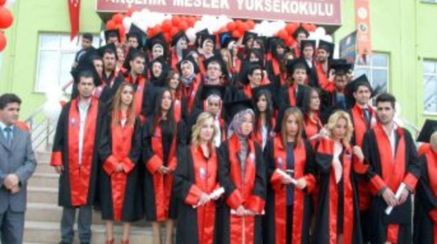 Akşehir Myo 22. Mezunlarını Verdi