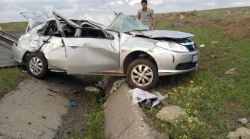 Siverek'te Otomobil Şarampole Yuvarlandı: 3 Yaralı