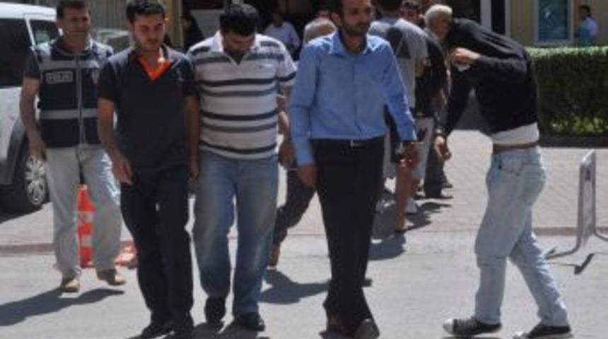 El Ve Ayaklarını Bantladıkları Şahsı Ka&ccedil;ırmak İsteyen 4 Kişi Yakalandı