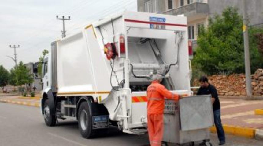 &Ccedil;&ouml;p Konteynırları Dezenfekte Ediliyor
