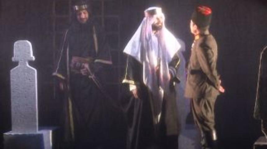 &lsquo;Kumandan, Medine M&uuml;dafii Fahrettin Paşa&rsquo; Isimli Tiyatro Oyununun Galası Yapıldı