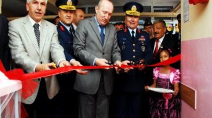 Eskişehir'de Şehit Serkan &Ouml;zaydın İlk&ouml;ğretim Okulu K&uuml;t&uuml;phanesi A&ccedil;ıldı