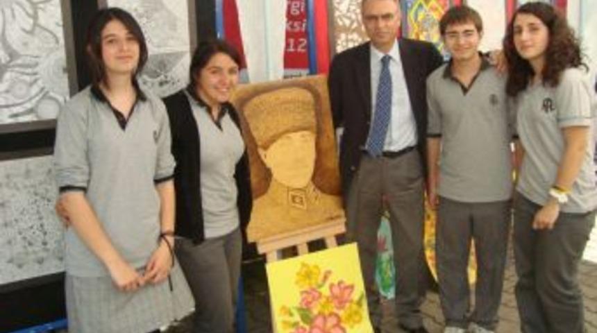 Anadolu Lisesi &ouml;ğrencileri resim sergisi a&ccedil;tı