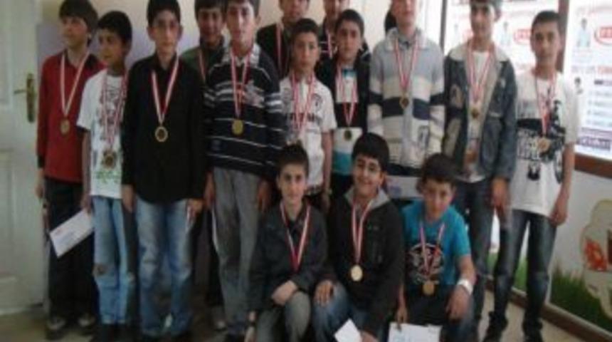 Matematik Sınavında Dereceye Girenler &Ouml;d&uuml;llendirildi