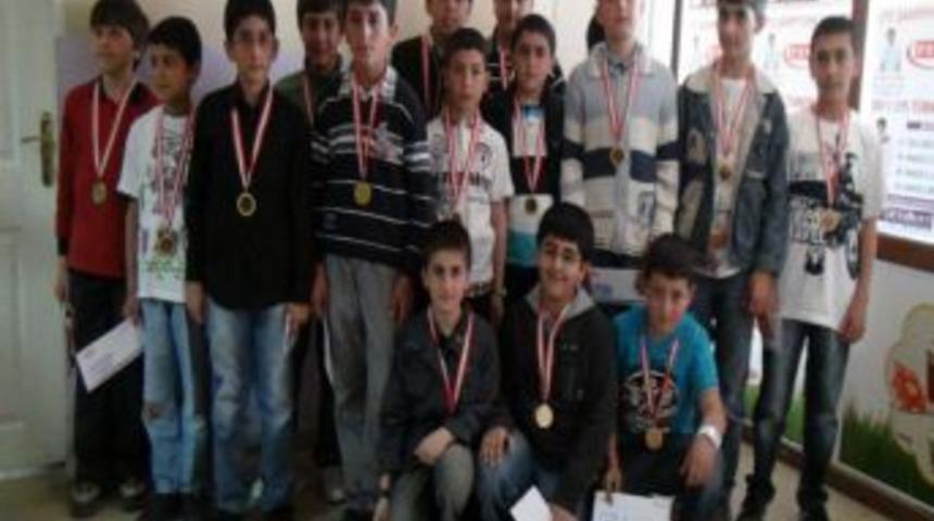 Tatvan&rsquo;da Matematik Sınavında Dereceye Giren &Ouml;ğrenciler &Ouml;d&uuml;llendirildi