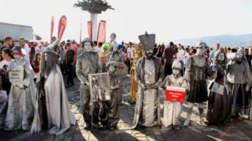 Alsancak Şenliğinde 19 Mayıs Coşkusu