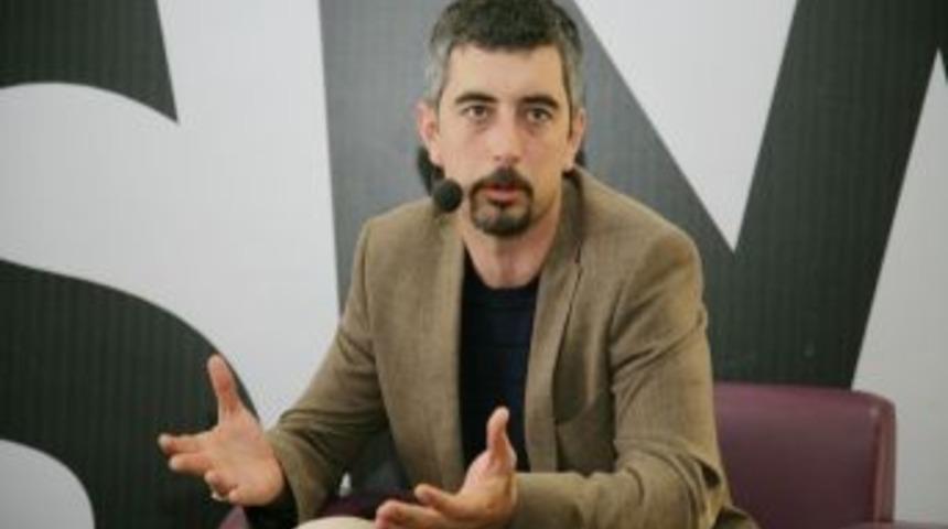 Kelimelerin Hakimi, Sunucu Varol K&uuml;&ccedil;&uuml;k&ccedil;ekmece'de