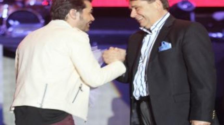 G&uuml;ndoğdu'da 100 Bin Ses Onuncu Yıl Marşını Okudu