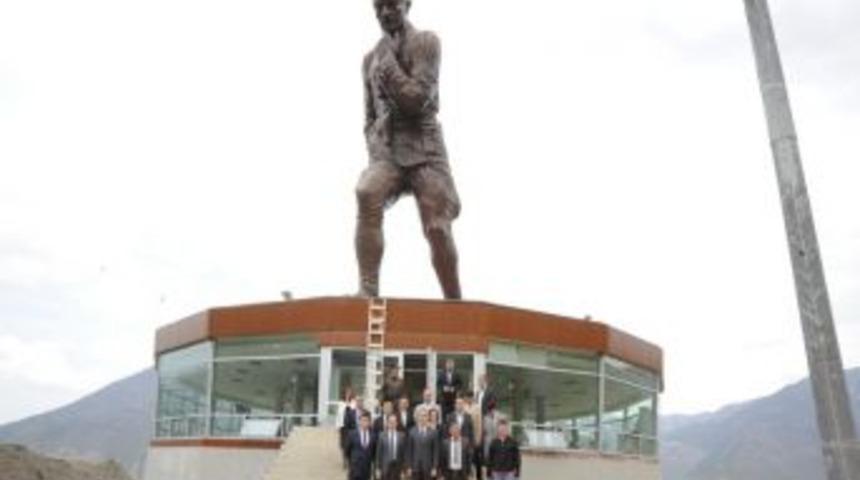 Artvin'deki Atat&uuml;rk Anıtı'nın A&ccedil;ılış Tartışması