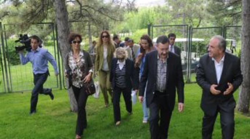 Başkan G&ouml;k&ccedil;ek, Peyzaj Mimarlarına Proje Alanlarını Gezdirdi