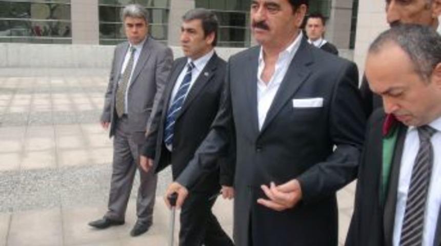 Tatlıses, Ka&ccedil;ak Yapı Davasında Ifade Verdi