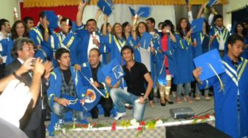 Y&uuml;ksek Okul &Ouml;ğrencileri Mezuniyet Sevinci Yaşadı