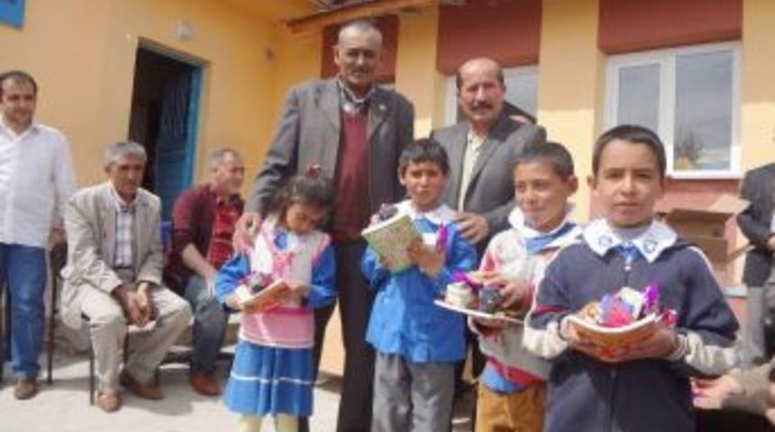 Muhtarlar Derneği'nden İlk&ouml;ğretim Okuluna Destek