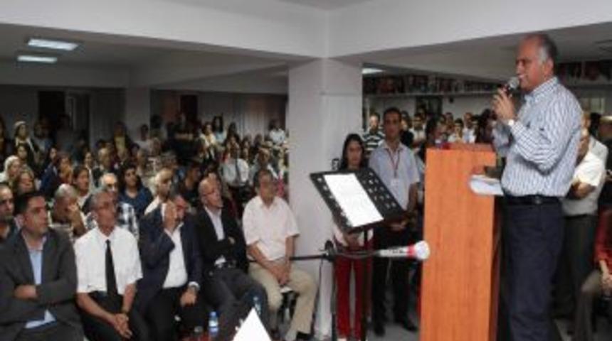 Bayraklı Aşık Mahzuni Şerif'i Unutmadı