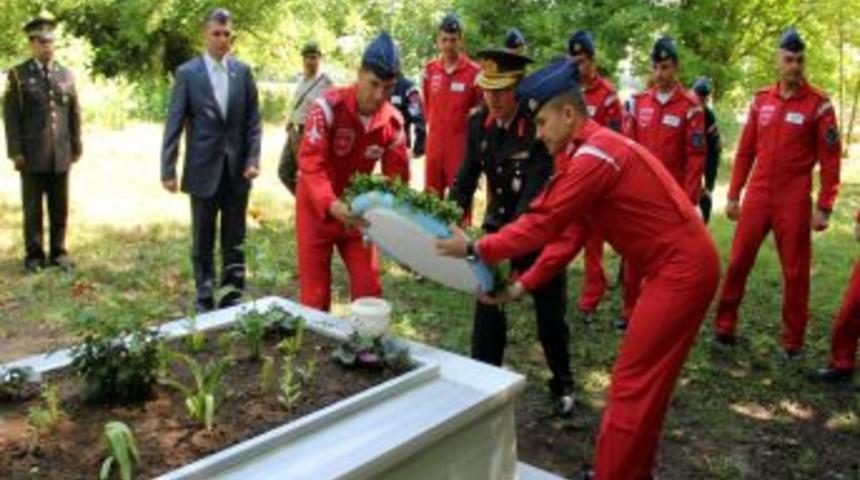 T&uuml;rk Yıldızları, Şehit T&uuml;rk Yıldızını Unutmadı