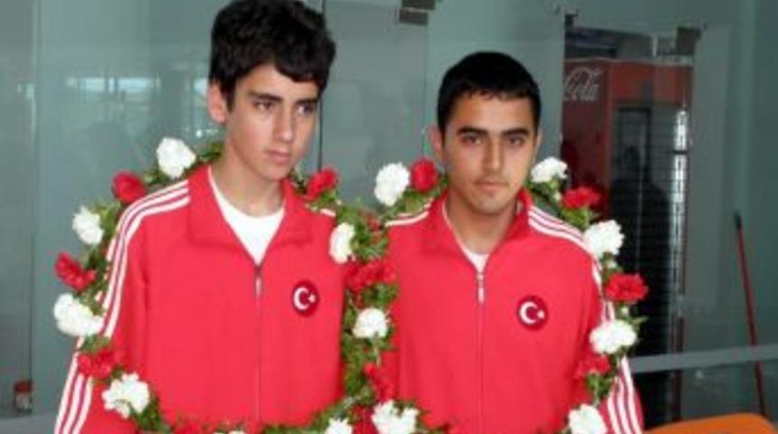 Erzincanlı  Badmintoncular D&uuml;nya 3'nc&uuml;s&uuml; Oldular