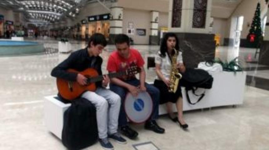 Boz&uuml;y&uuml;k İmkb Anadolu Lisesi'nden Avm'de Resim Sergisi