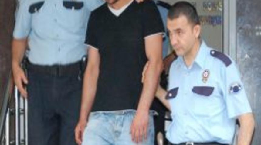 Turgutlu'da Bayan Doktora Bı&ccedil;aklı Saldırı