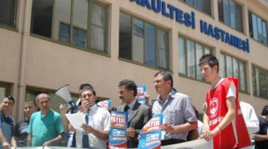 Me&uuml; Hastanesi'ndeki Soruşturmalara Siyah Bantlı Tepki