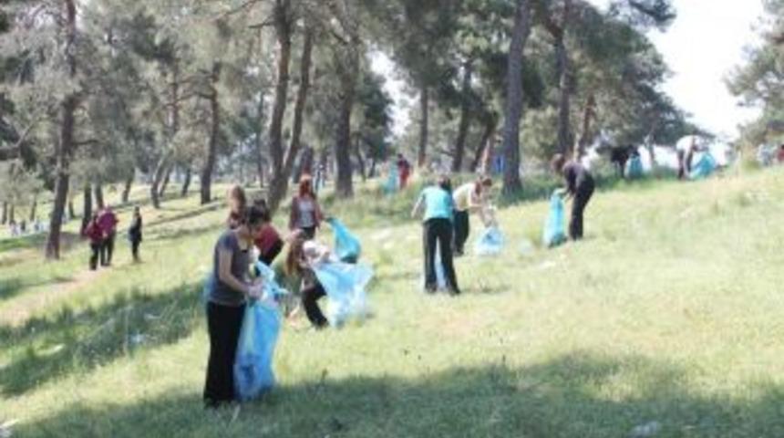 &Ouml;ğrencilerden &Ccedil;evre Temizliği