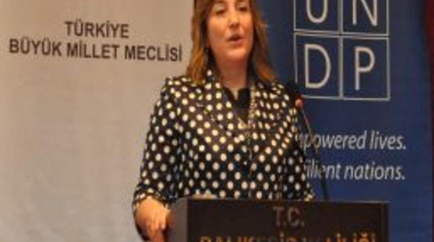 'Yereldeki Hizmetlerin &Ccedil;oğu Kadına Y&ouml;nelik Ancak Kadın Y&ouml;netici &Ccedil;ok Az'