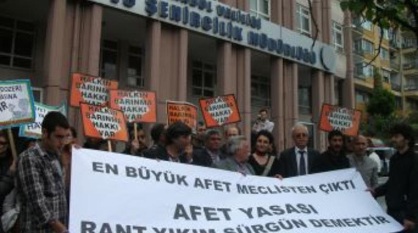 Meclis&rsquo;ten Ge&ccedil;en Afet Yasası&rsquo;na Protesto