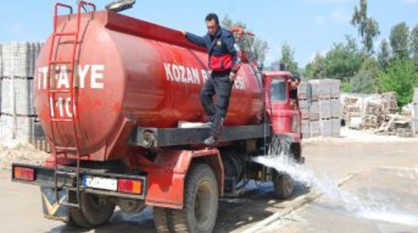 Kozan Belediyesi Itfaiye Ara&ccedil;larını Hijyenik Tutuyor